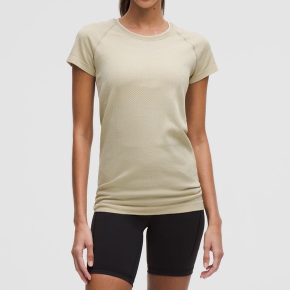 lululemon athletica Tops - NWT- Swiftly Tech Tee 2.0 - Textured knit - 6